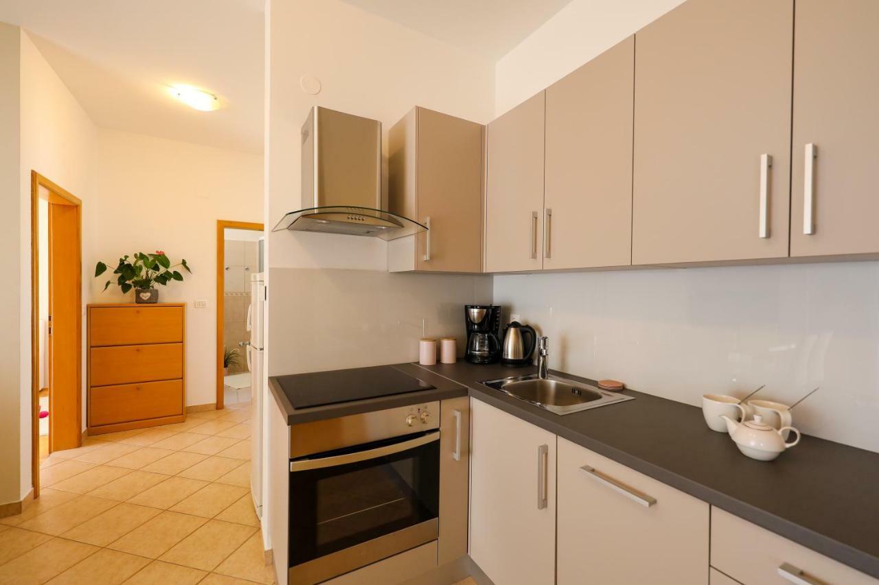 Apartments Tony Биоград-на-Мору Экстерьер фото